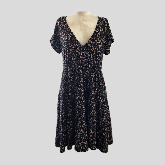 Urban Outfitters Black Ditzy Floral Short Sleeve Jersey V Neck Mini Dress NWOT M - Picture 1 of 9
